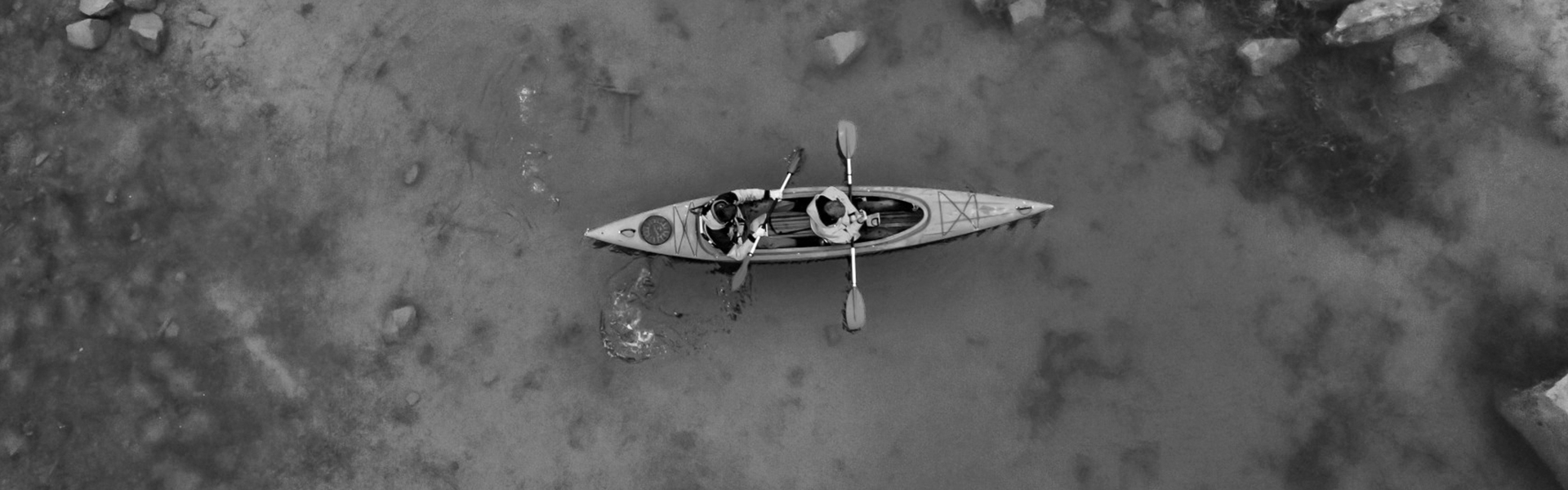 Imagen aérea de un kayak de 2 personas