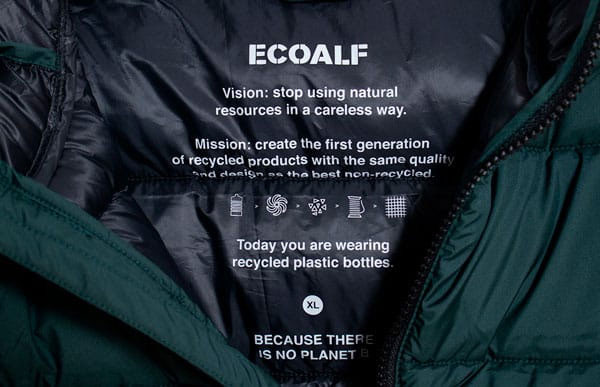 Imagen de una chaqueta de ecoalf una de las marcas que más ecodiseño realiza en el ámbito textil